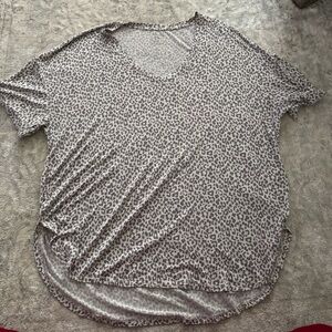 American Eagle Outfitters Short Sleeve Leopard Print Tee